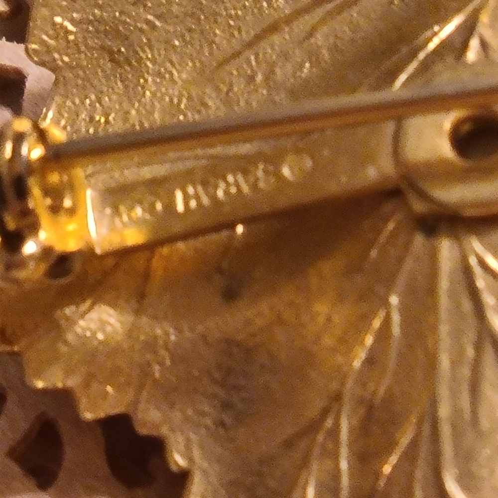 Classic Brooch Pin - Picture 5 of 13